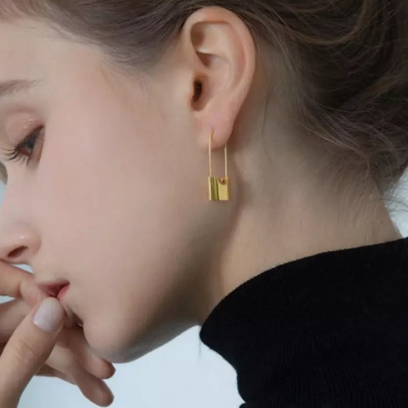 Paperclip lock earrings - Picture 4 of 7